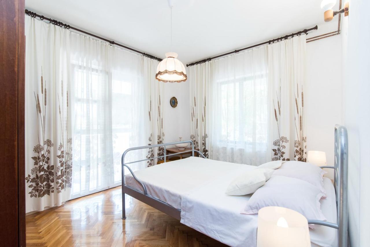 Apartments Mare Постира Экстерьер фото