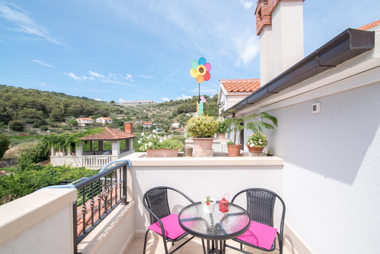 Apartments Mare Постира Экстерьер фото